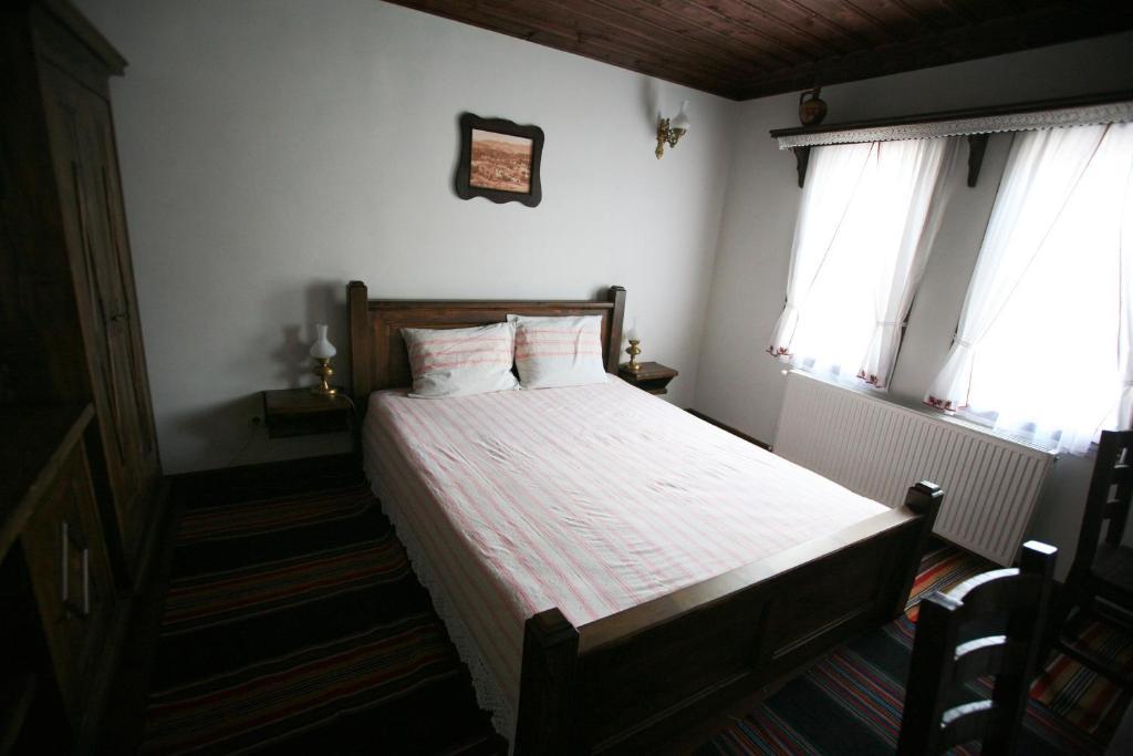 Djudjeva Kyshta Hotel Obsjtina Panagjurisjte Rum bild